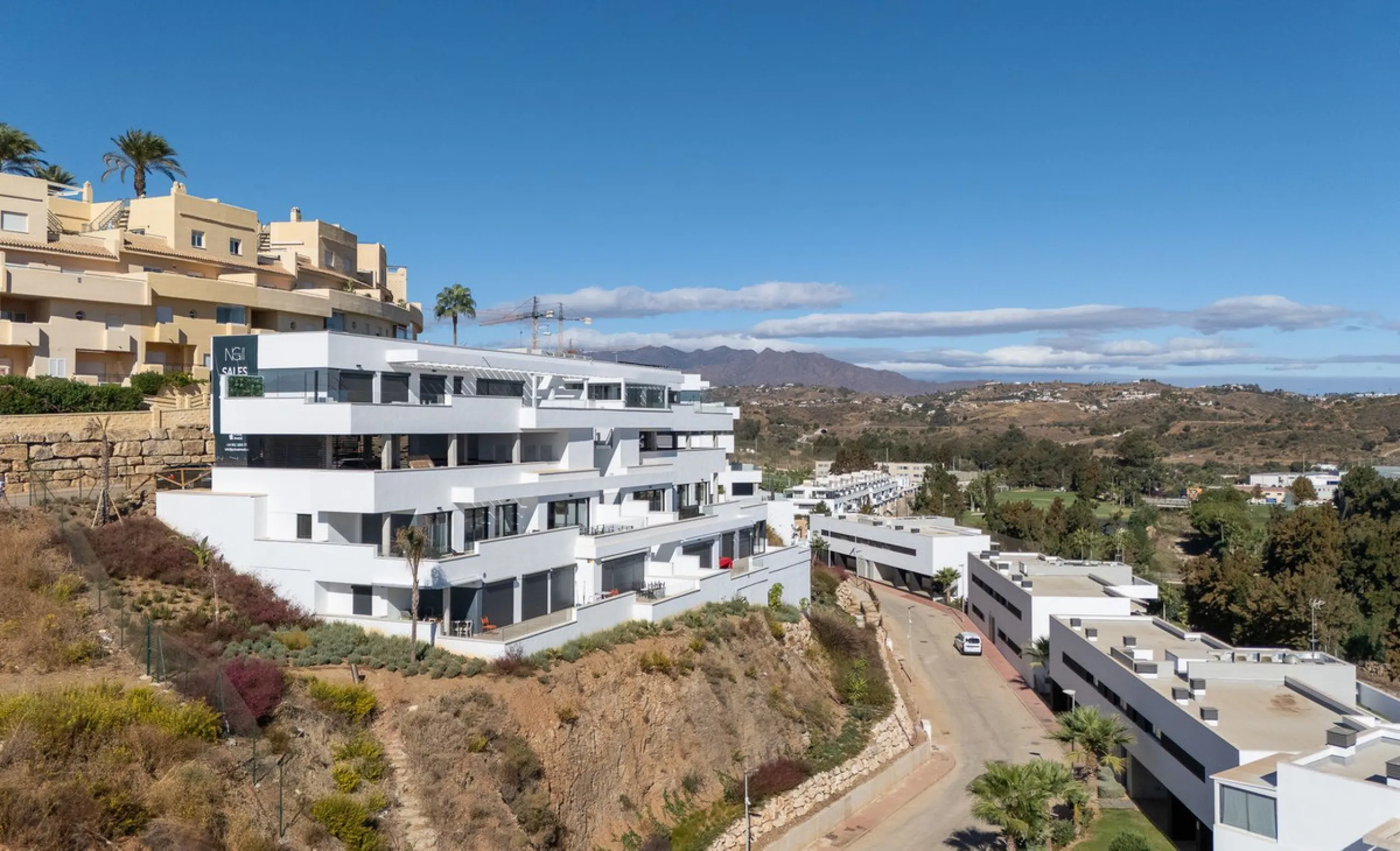 Spacious South-East Facing 4-Bedroom Apartment with Panoramic Views – Navigolf Suites, La Cala de Mijas