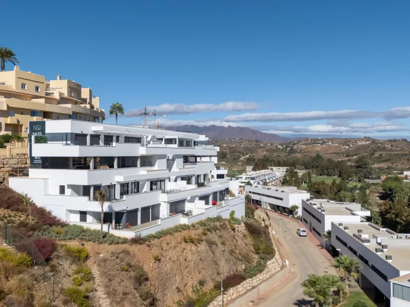 Spacious South-East Facing 4-Bedroom Apartment with Panoramic Views – Navigolf Suites, La Cala de Mijas