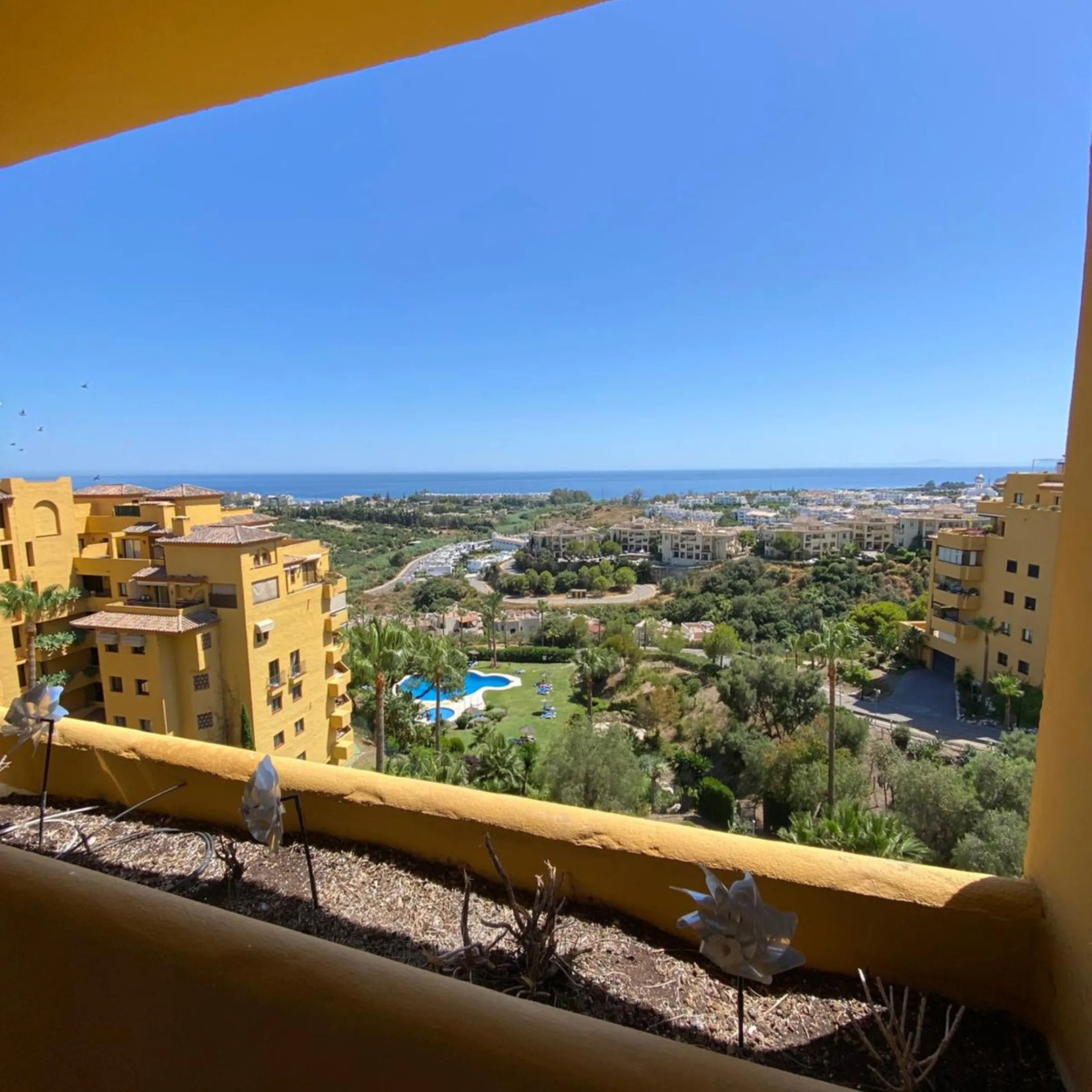 Apartment - Duplex в продаже в Estepona, Málaga. В доме 4 спален и 3 ванных комнат. Площадь дома 160 м²
