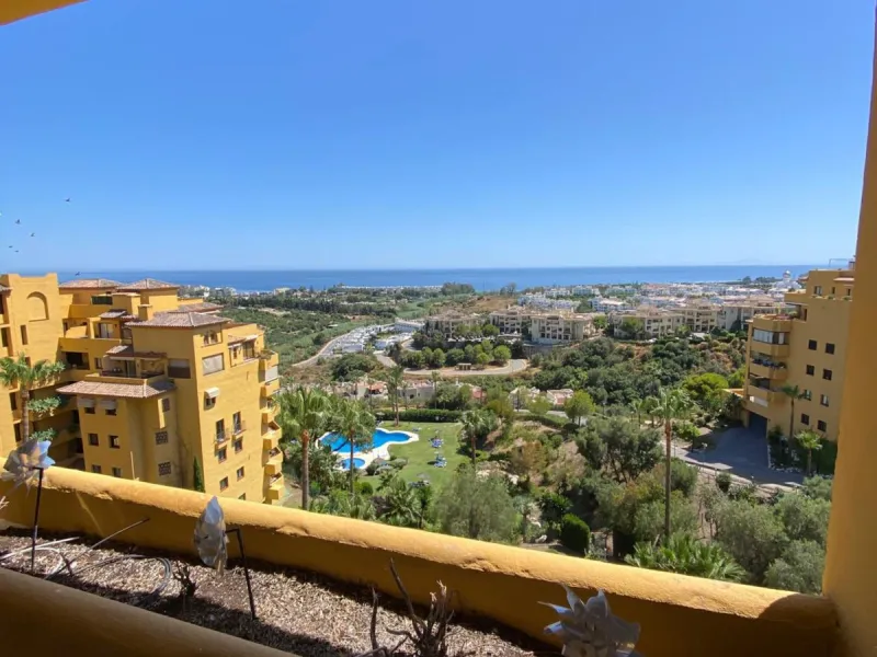 Apartment - Duplex в продаже в Estepona, Málaga. В доме 4 спален и 3 ванных комнат. Площадь дома 160 м²