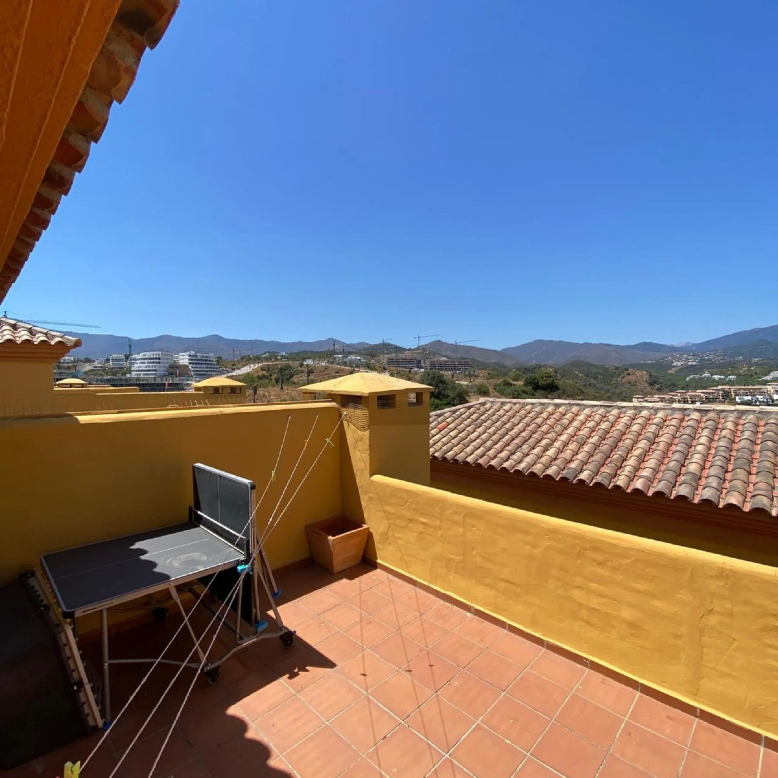 Apartment - Duplex в продаже в Estepona, Málaga. В доме 4 спален и 3 ванных комнат. Площадь дома 160 м²