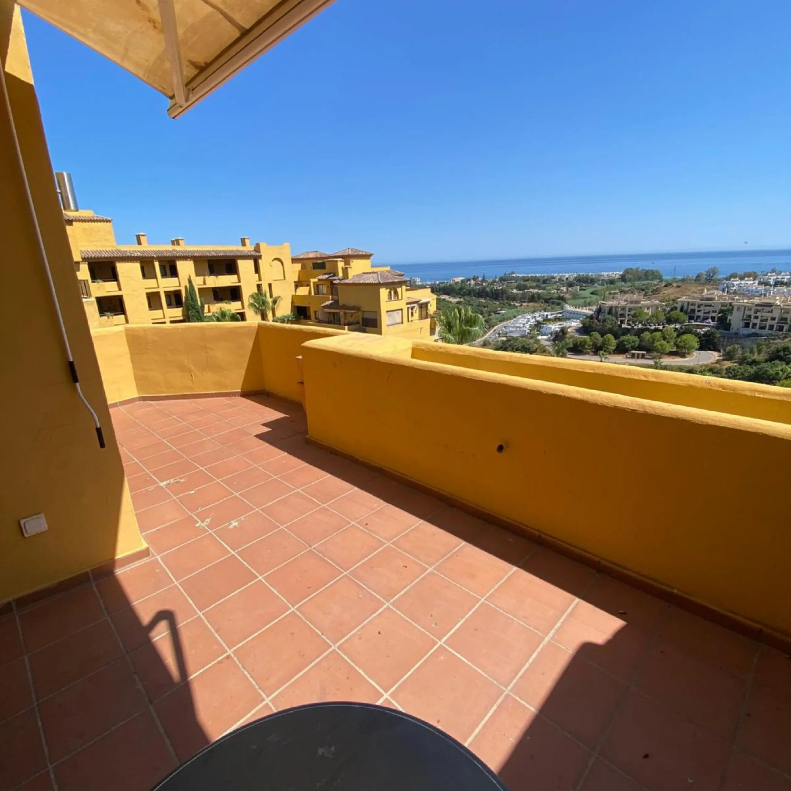 Apartment - Duplex в продаже в Estepona, Málaga. В доме 4 спален и 3 ванных комнат. Площадь дома 160 м²