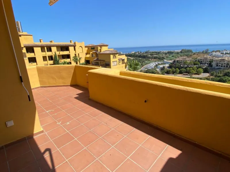 Apartment - Duplex в продаже в Estepona, Málaga. В доме 4 спален и 3 ванных комнат. Площадь дома 160 м²