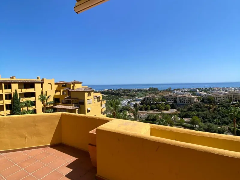 Apartment - Duplex в продаже в Estepona, Málaga. В доме 4 спален и 3 ванных комнат. Площадь дома 160 м²
