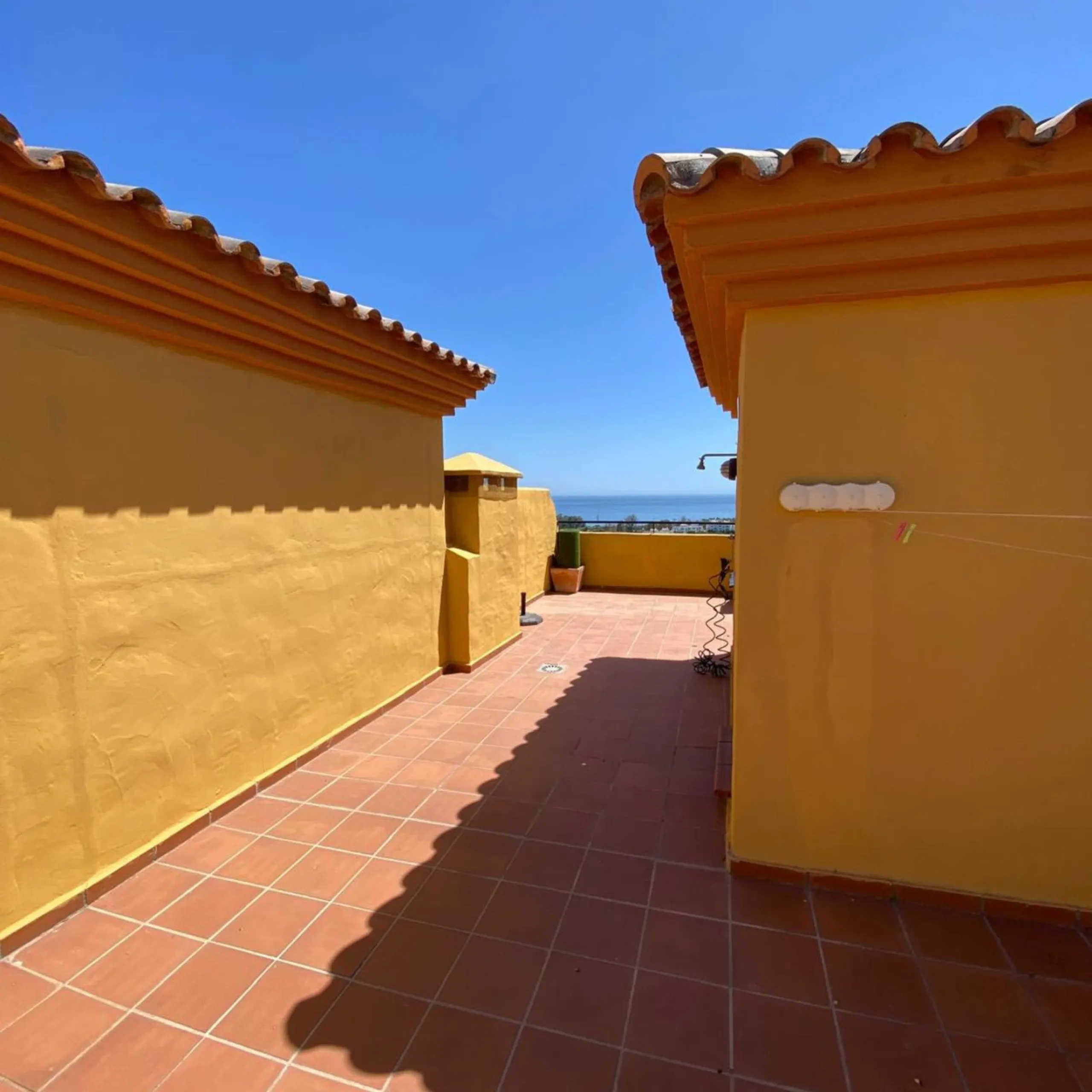 Apartment - Duplex в продаже в Estepona, Málaga. В доме 4 спален и 3 ванных комнат. Площадь дома 160 м²