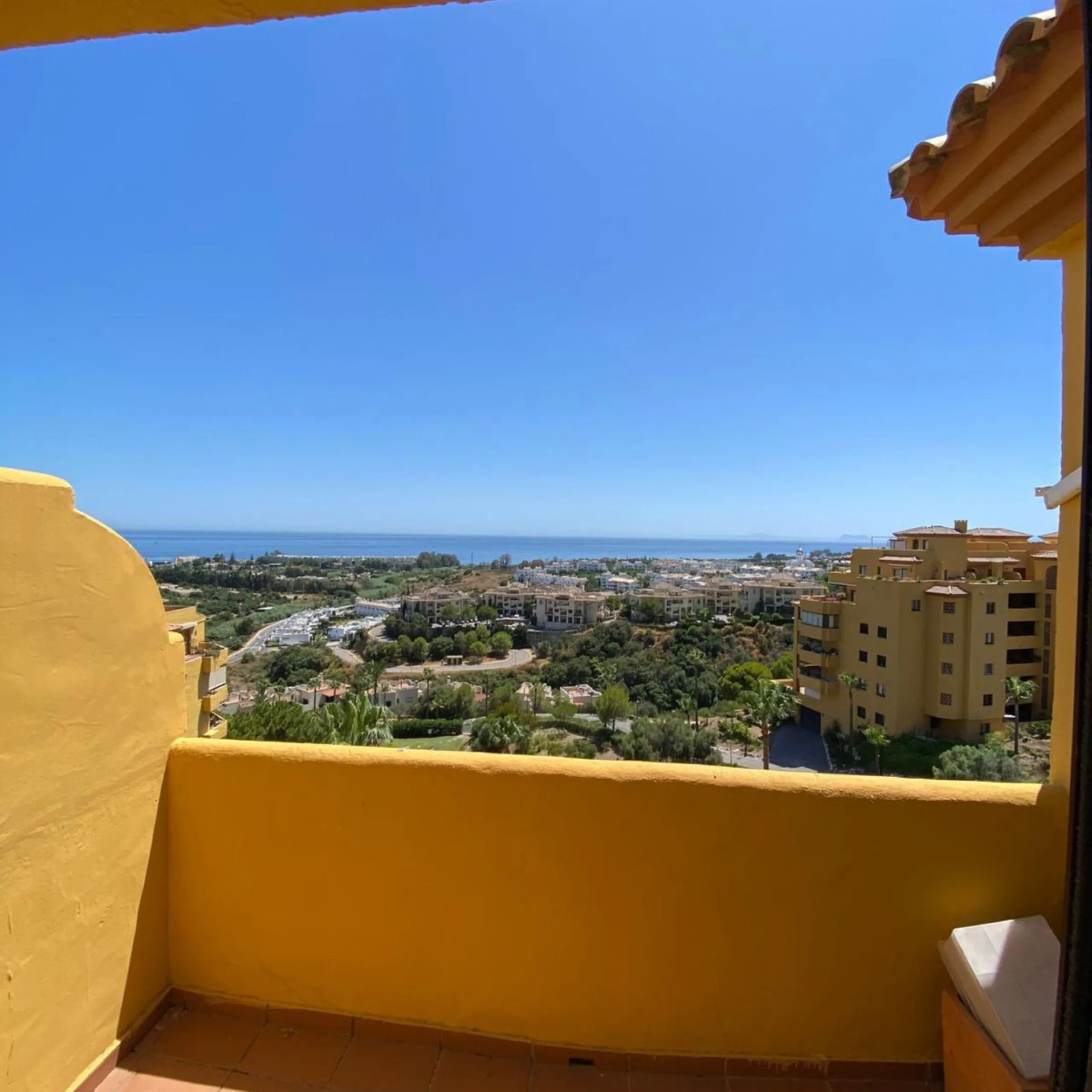 Apartment - Duplex в продаже в Estepona, Málaga. В доме 4 спален и 3 ванных комнат. Площадь дома 160 м²