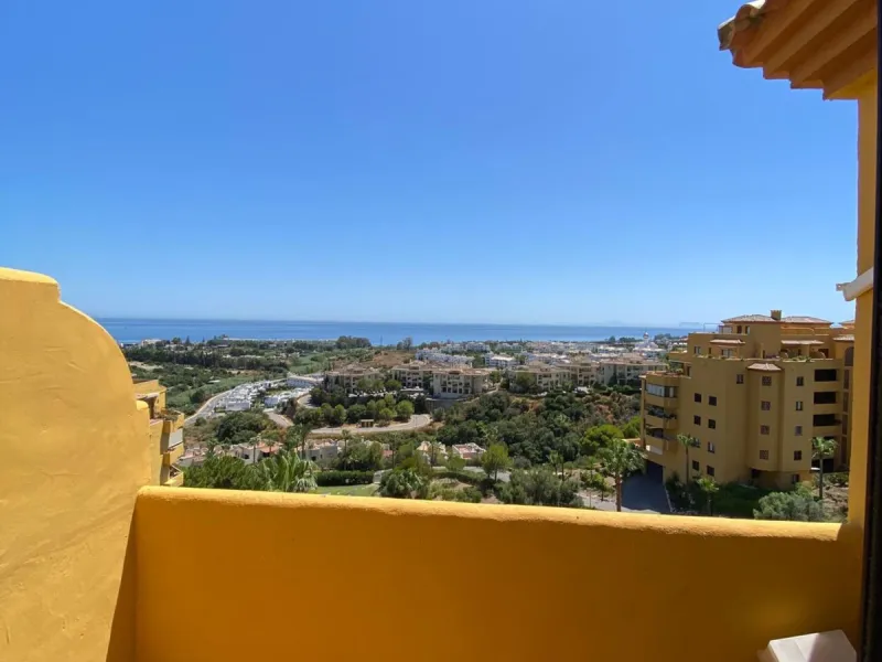 Apartment - Duplex в продаже в Estepona, Málaga. В доме 4 спален и 3 ванных комнат. Площадь дома 160 м²
