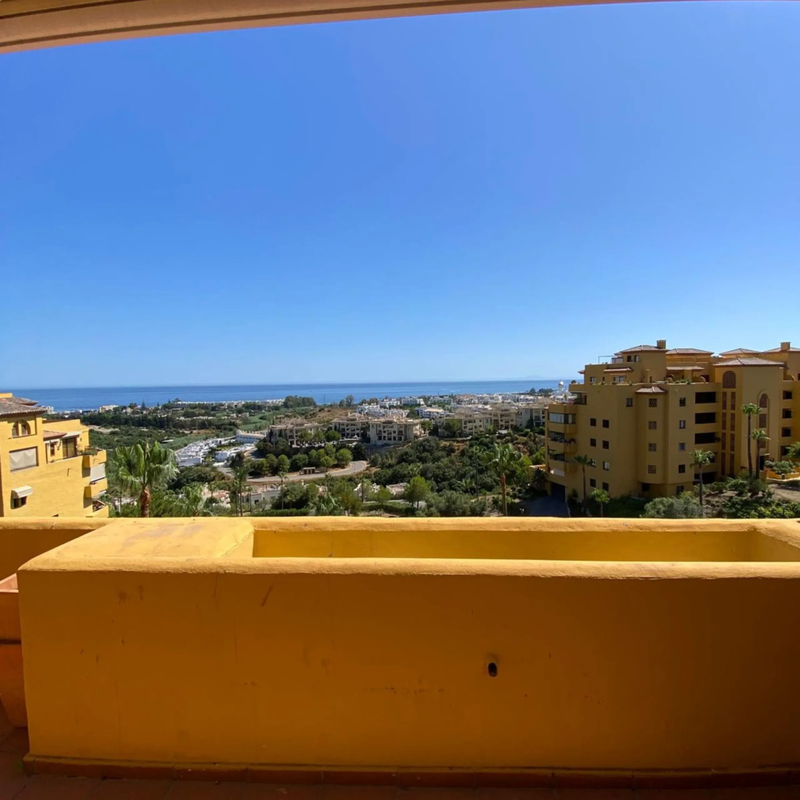 Apartment - Duplex в продаже в Estepona, Málaga. В доме 4 спален и 3 ванных комнат. Площадь дома 160 м²