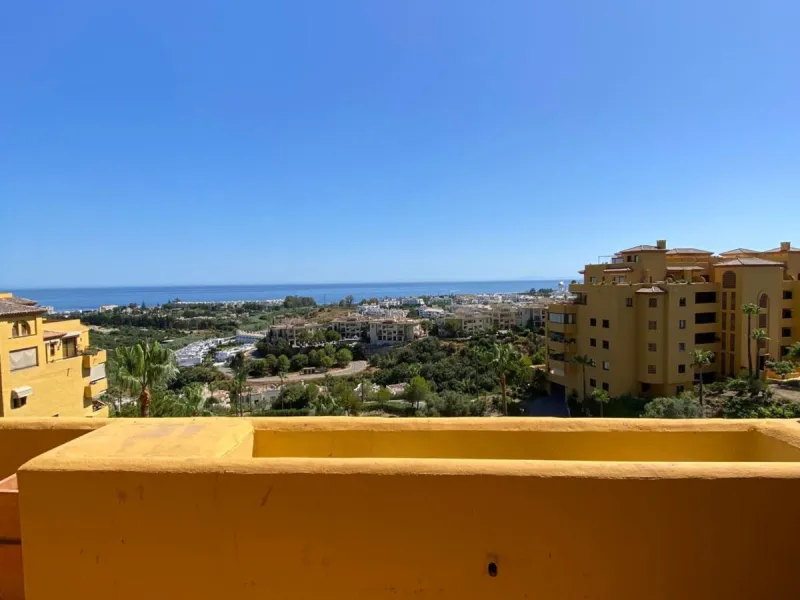 Apartment - Duplex в продаже в Estepona, Málaga. В доме 4 спален и 3 ванных комнат. Площадь дома 160 м²