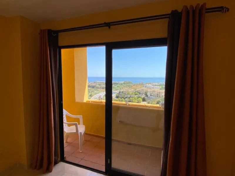 Apartment - Duplex в продаже в Estepona, Málaga. В доме 4 спален и 3 ванных комнат. Площадь дома 160 м²