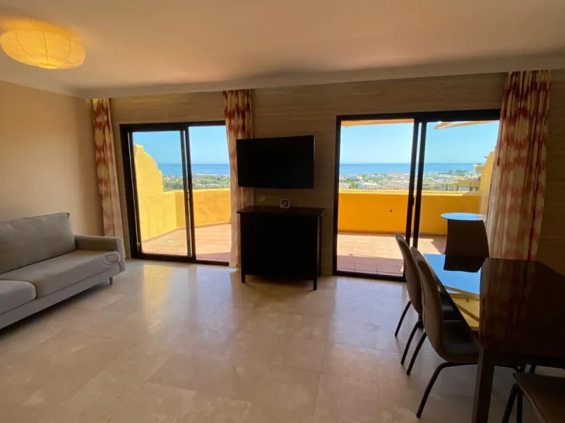 Apartment - Duplex в продаже в Estepona, Málaga. В доме 4 спален и 3 ванных комнат. Площадь дома 160 м²