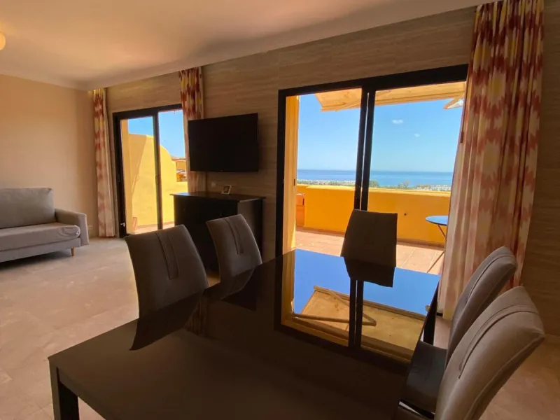Apartment - Duplex в продаже в Estepona, Málaga. В доме 4 спален и 3 ванных комнат. Площадь дома 160 м²