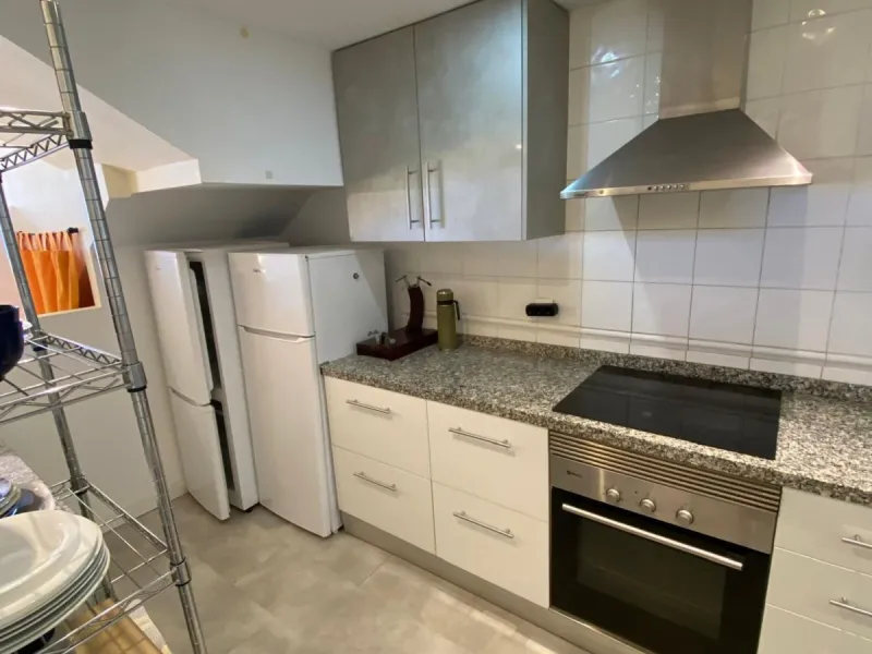 Apartment - Duplex в продаже в Estepona, Málaga. В доме 4 спален и 3 ванных комнат. Площадь дома 160 м²