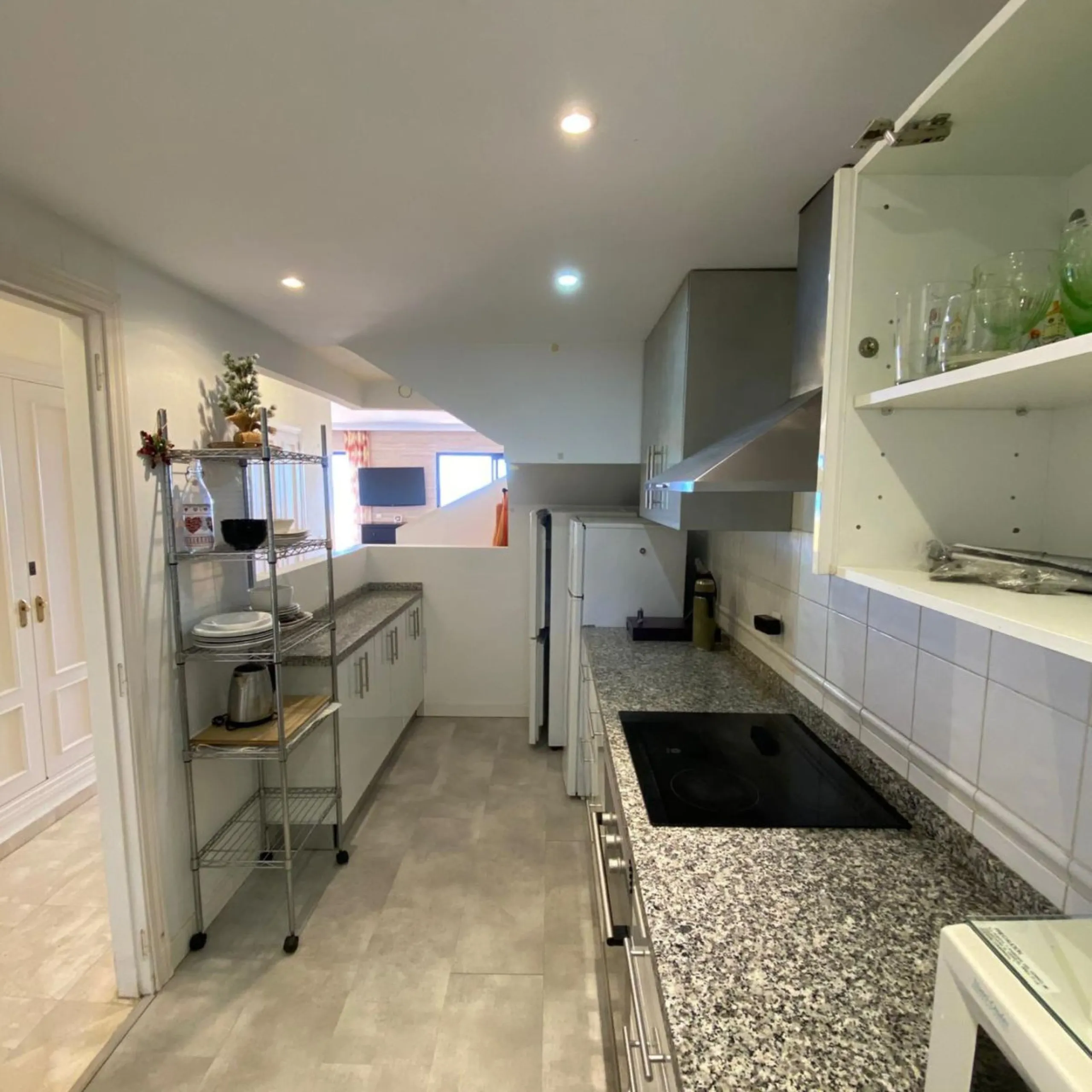Apartment - Duplex в продаже в Estepona, Málaga. В доме 4 спален и 3 ванных комнат. Площадь дома 160 м²