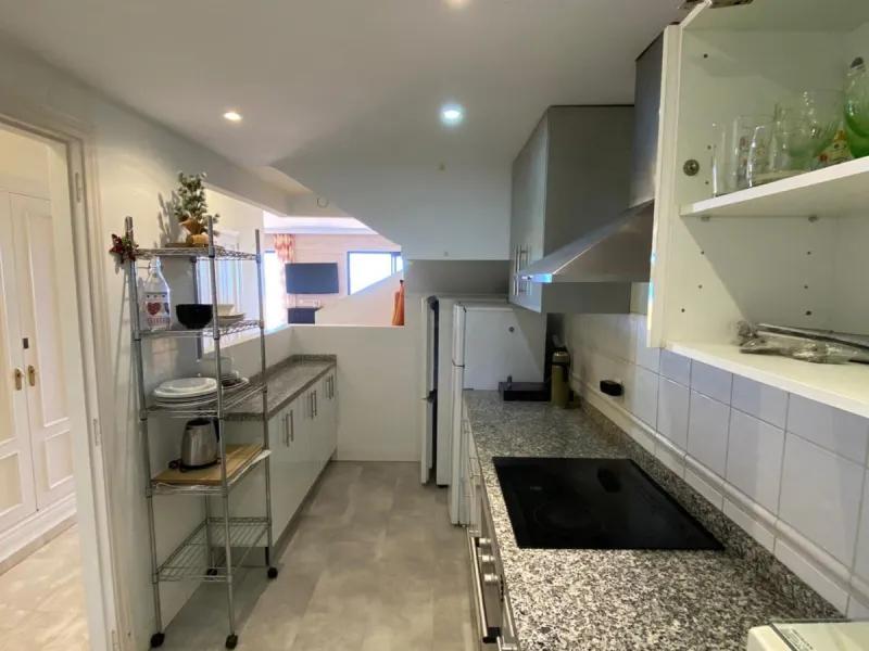 Apartment - Duplex в продаже в Estepona, Málaga. В доме 4 спален и 3 ванных комнат. Площадь дома 160 м²