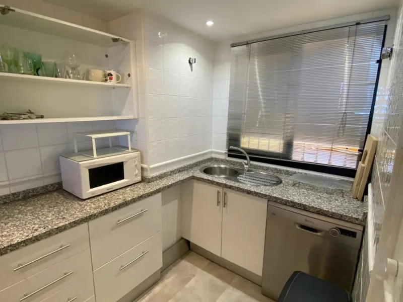 Apartment - Duplex в продаже в Estepona, Málaga. В доме 4 спален и 3 ванных комнат. Площадь дома 160 м²