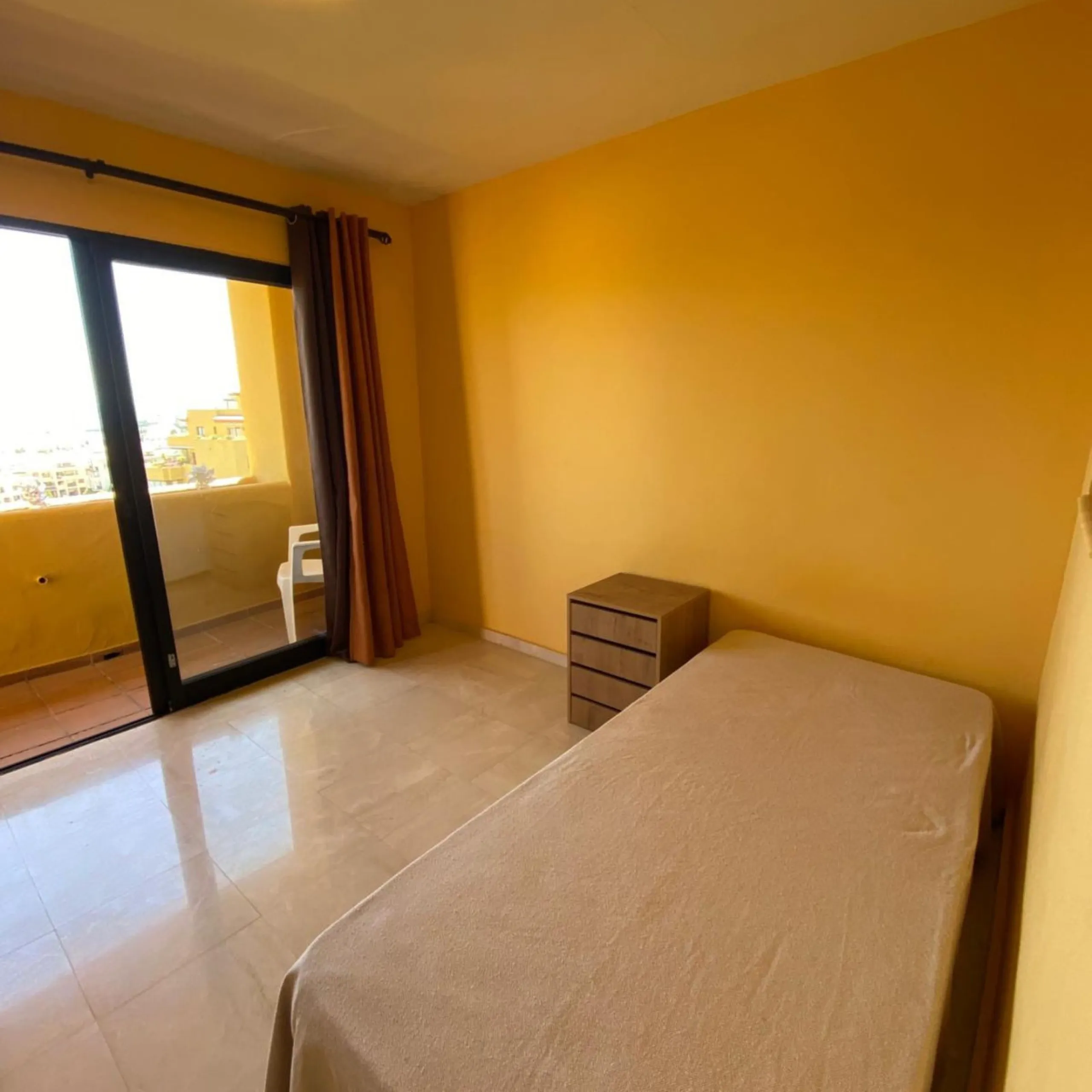 Apartment - Duplex в продаже в Estepona, Málaga. В доме 4 спален и 3 ванных комнат. Площадь дома 160 м²