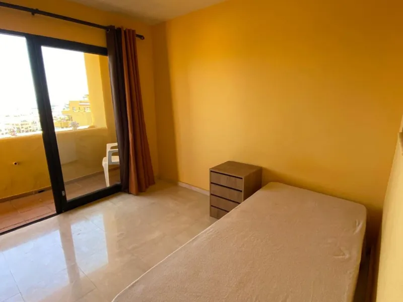Apartment - Duplex в продаже в Estepona, Málaga. В доме 4 спален и 3 ванных комнат. Площадь дома 160 м²