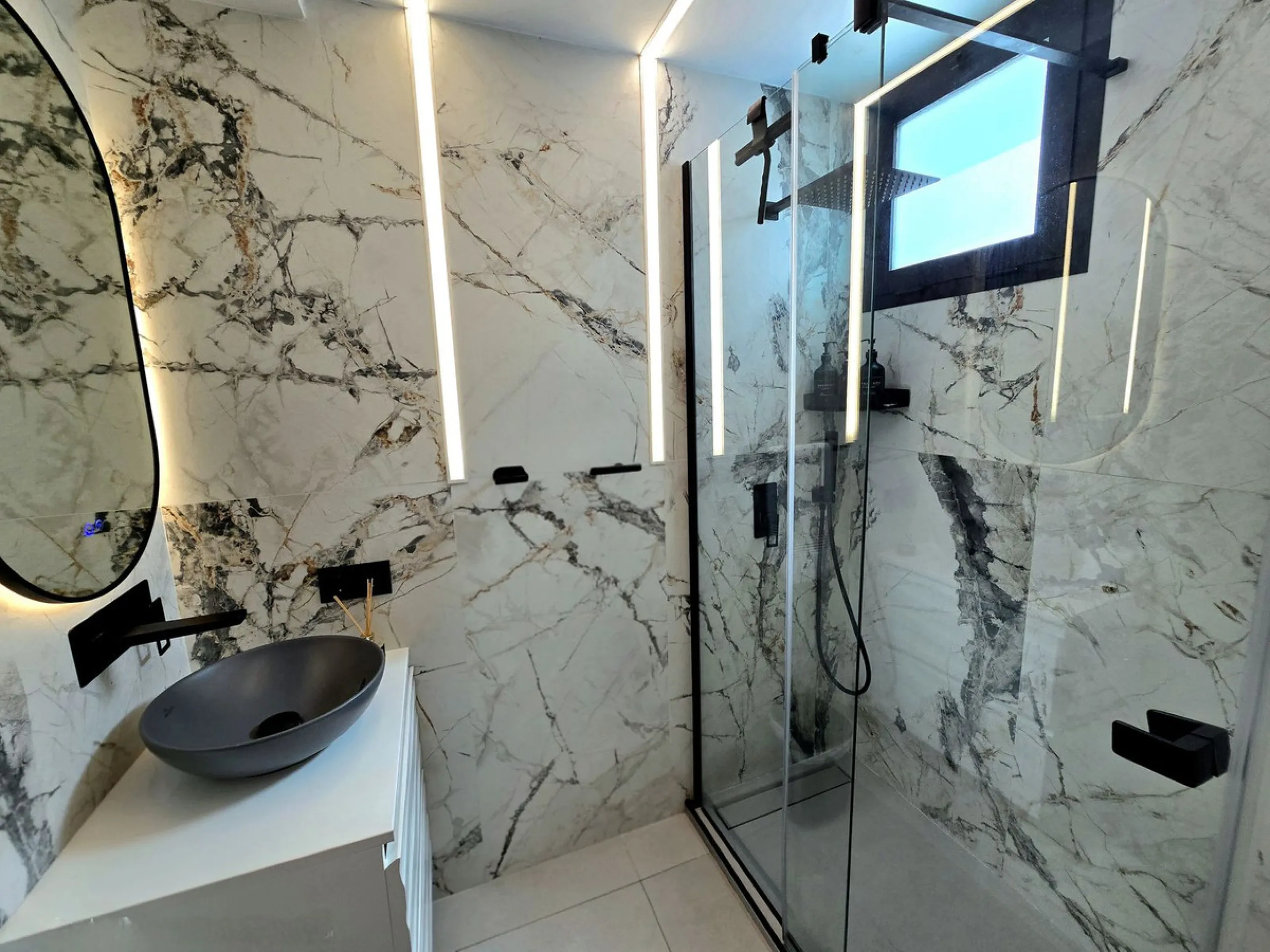 Luxury duplex penthouse with 3 terraces, private solarium and mountain views on the Costa del Sol