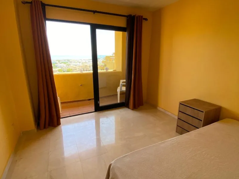 Apartment - Duplex в продаже в Estepona, Málaga. В доме 4 спален и 3 ванных комнат. Площадь дома 160 м²