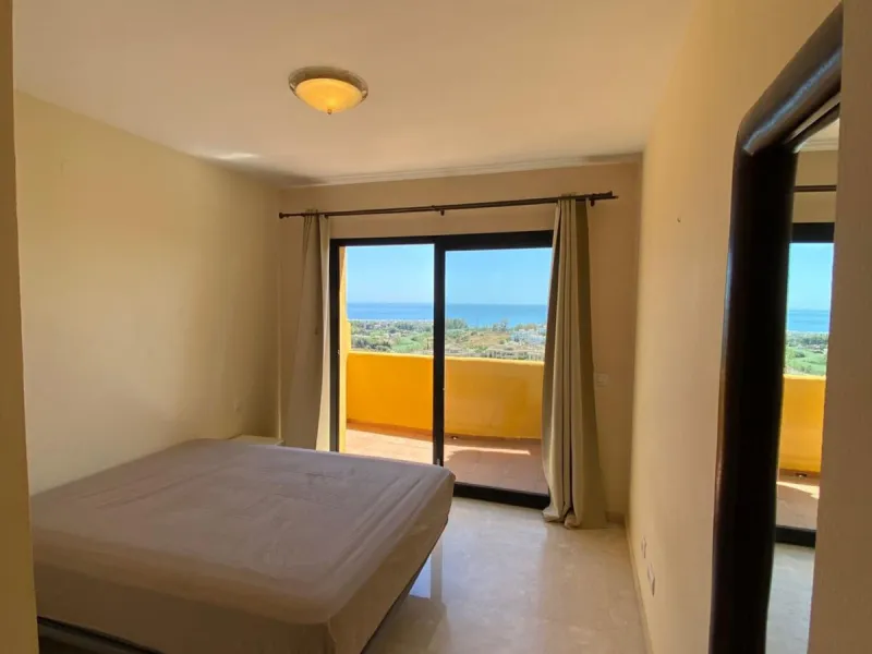 Apartment - Duplex в продаже в Estepona, Málaga. В доме 4 спален и 3 ванных комнат. Площадь дома 160 м²
