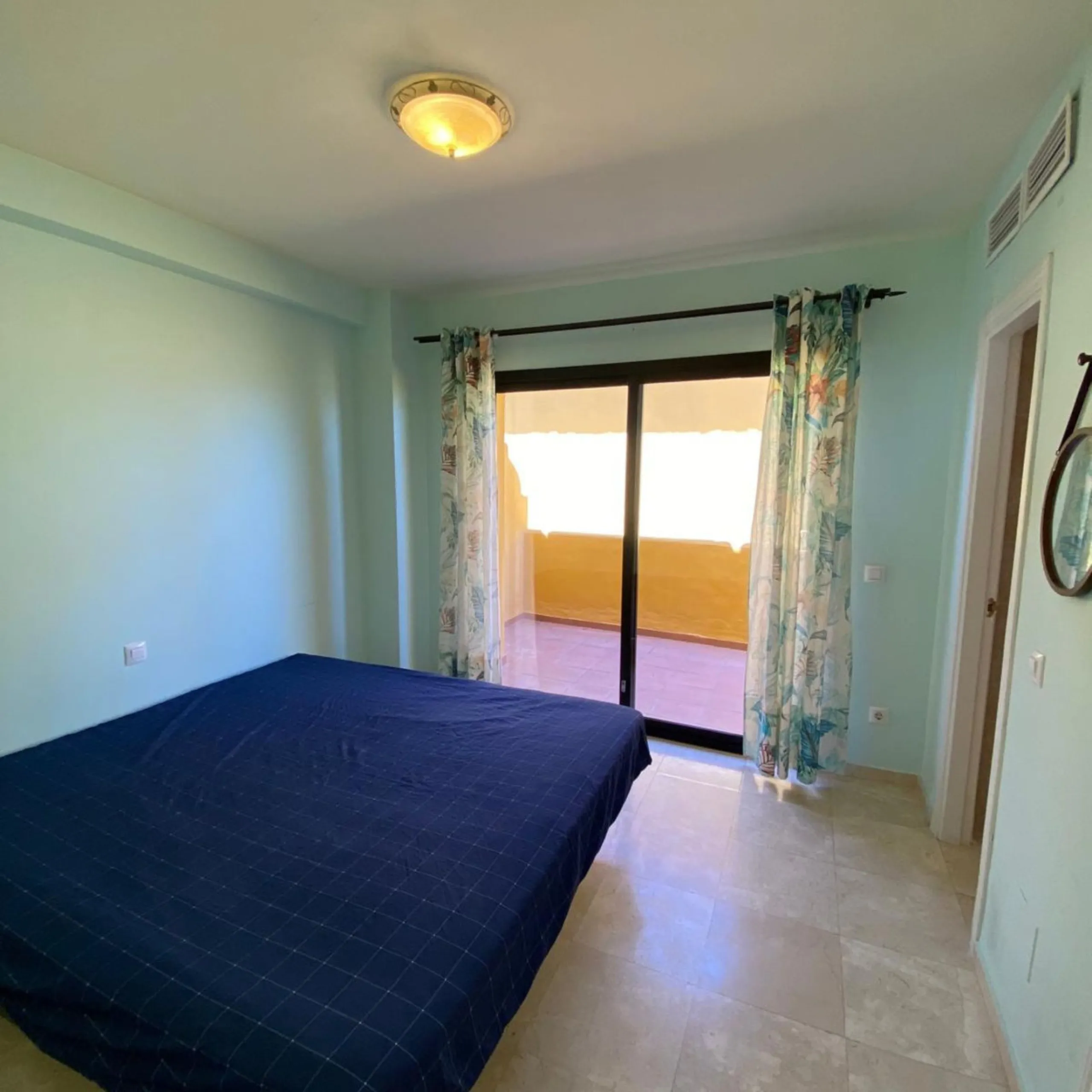 Apartment - Duplex в продаже в Estepona, Málaga. В доме 4 спален и 3 ванных комнат. Площадь дома 160 м²