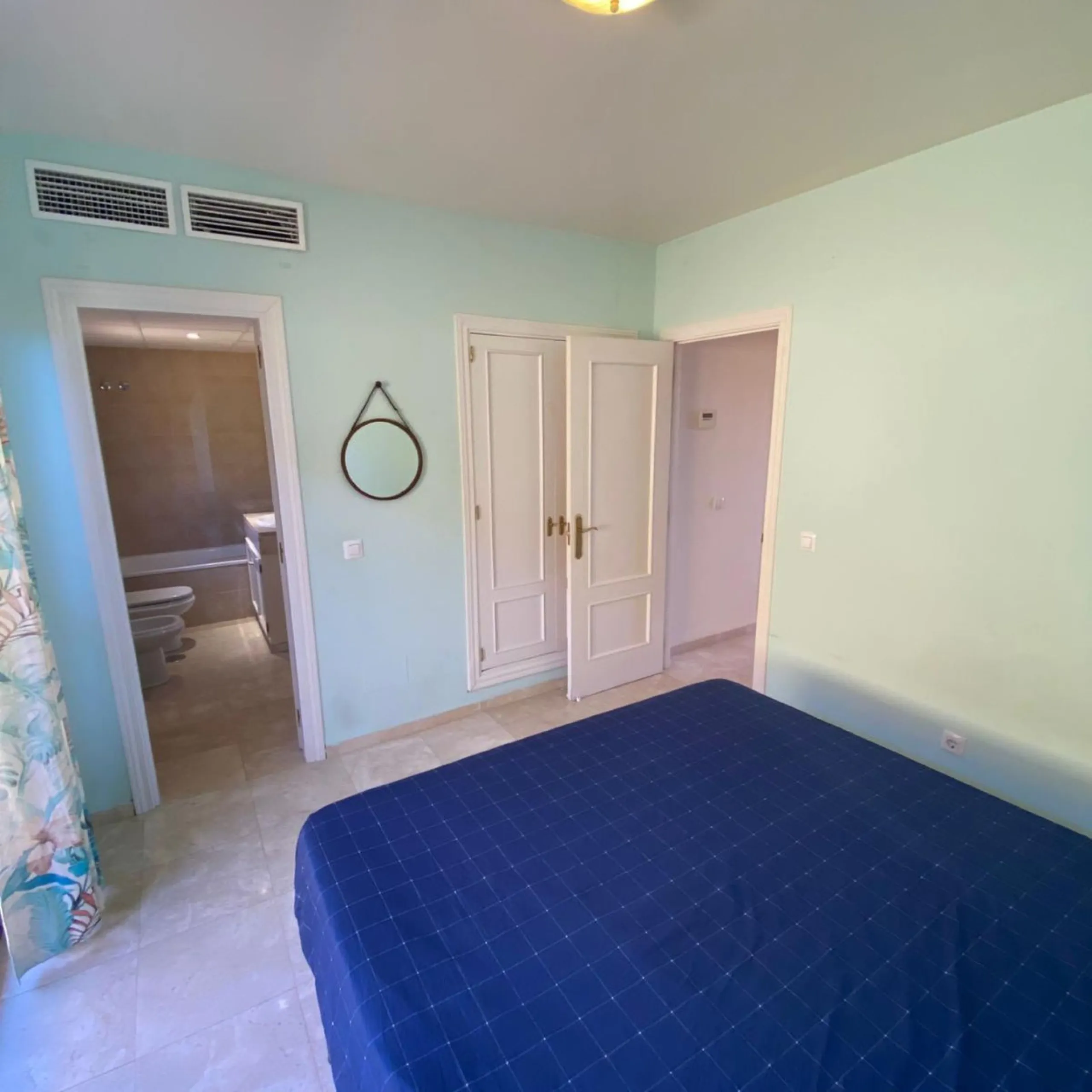 Apartment - Duplex в продаже в Estepona, Málaga. В доме 4 спален и 3 ванных комнат. Площадь дома 160 м²