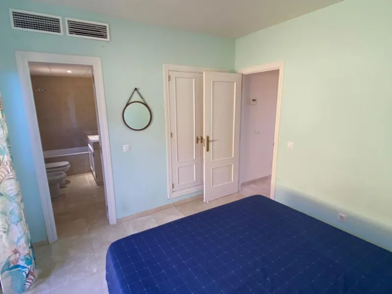 Apartment - Duplex в продаже в Estepona, Málaga. В доме 4 спален и 3 ванных комнат. Площадь дома 160 м²