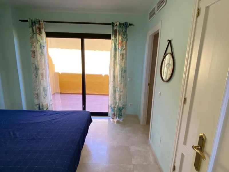 Apartment - Duplex в продаже в Estepona, Málaga. В доме 4 спален и 3 ванных комнат. Площадь дома 160 м²
