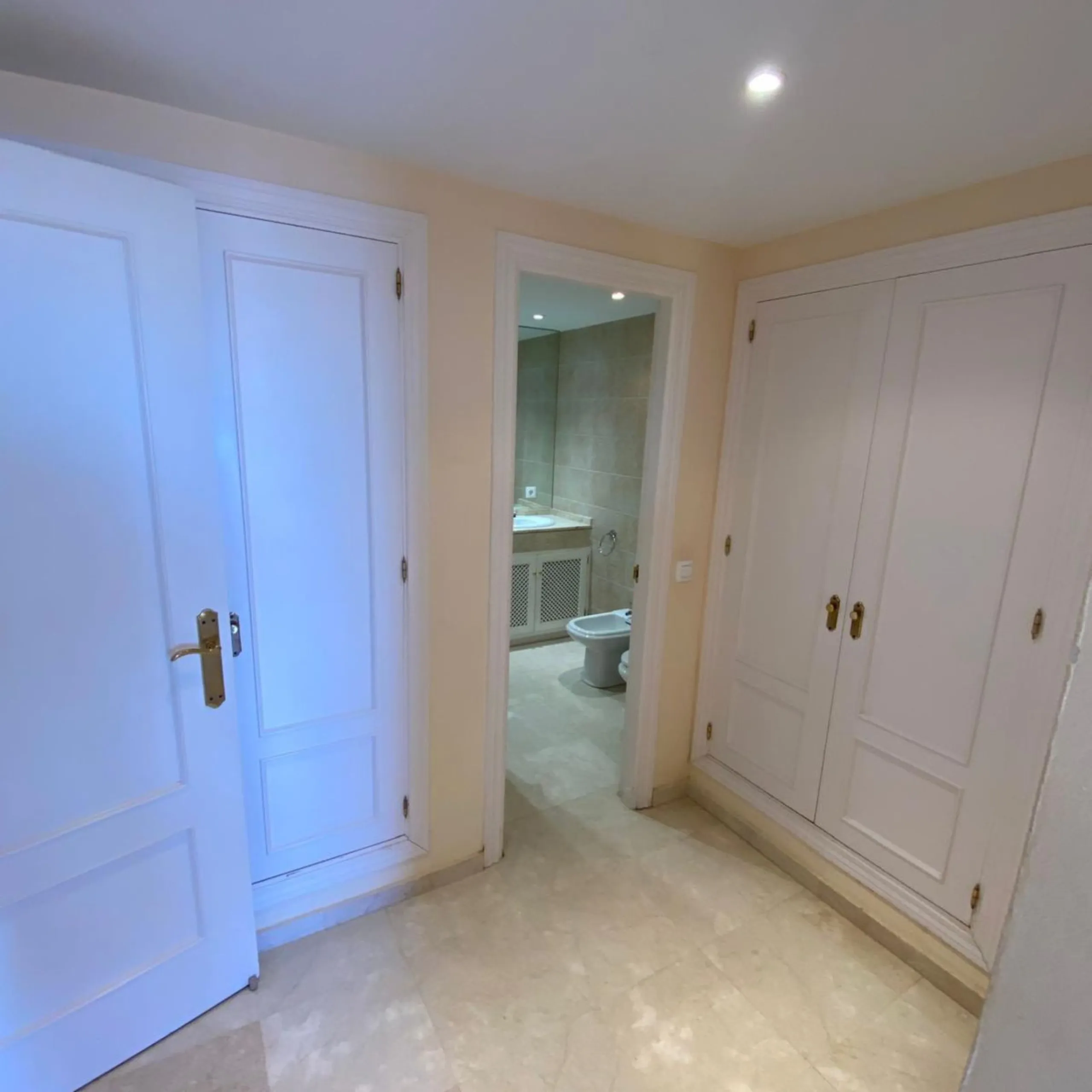 Apartment - Duplex в продаже в Estepona, Málaga. В доме 4 спален и 3 ванных комнат. Площадь дома 160 м²