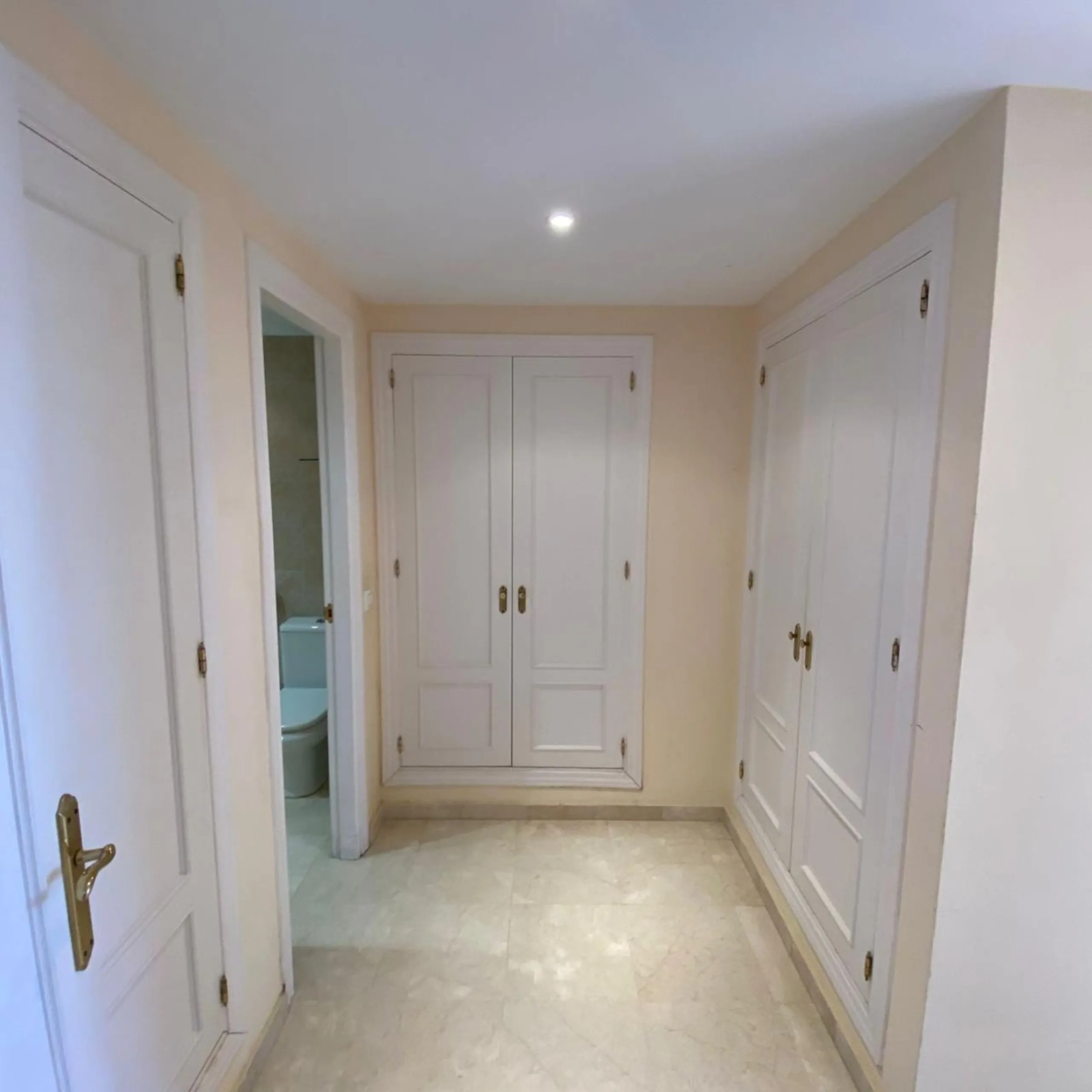 Apartment - Duplex в продаже в Estepona, Málaga. В доме 4 спален и 3 ванных комнат. Площадь дома 160 м²