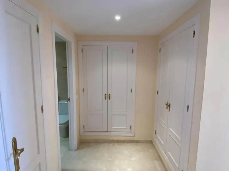 Apartment - Duplex в продаже в Estepona, Málaga. В доме 4 спален и 3 ванных комнат. Площадь дома 160 м²
