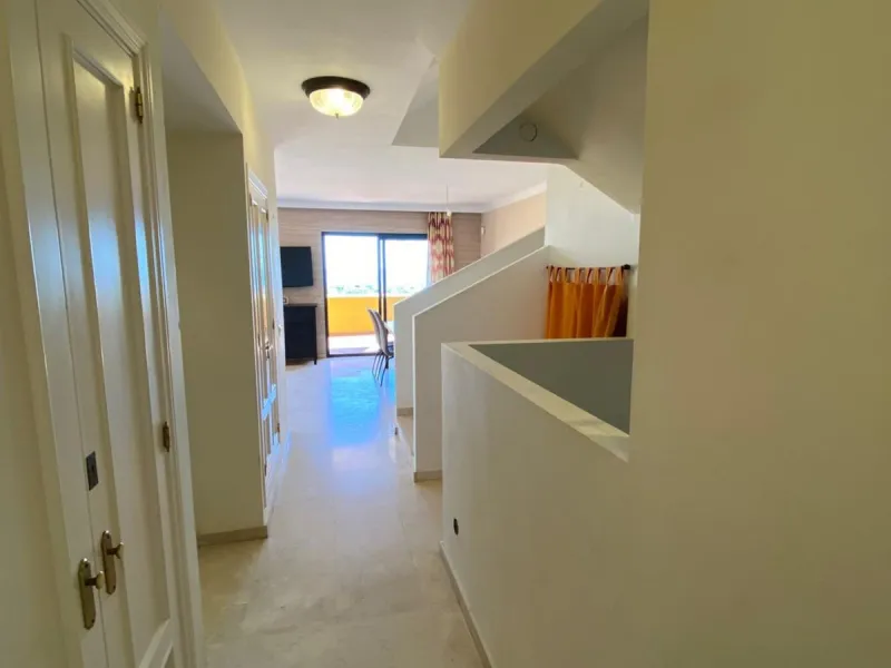 Apartment - Duplex в продаже в Estepona, Málaga. В доме 4 спален и 3 ванных комнат. Площадь дома 160 м²