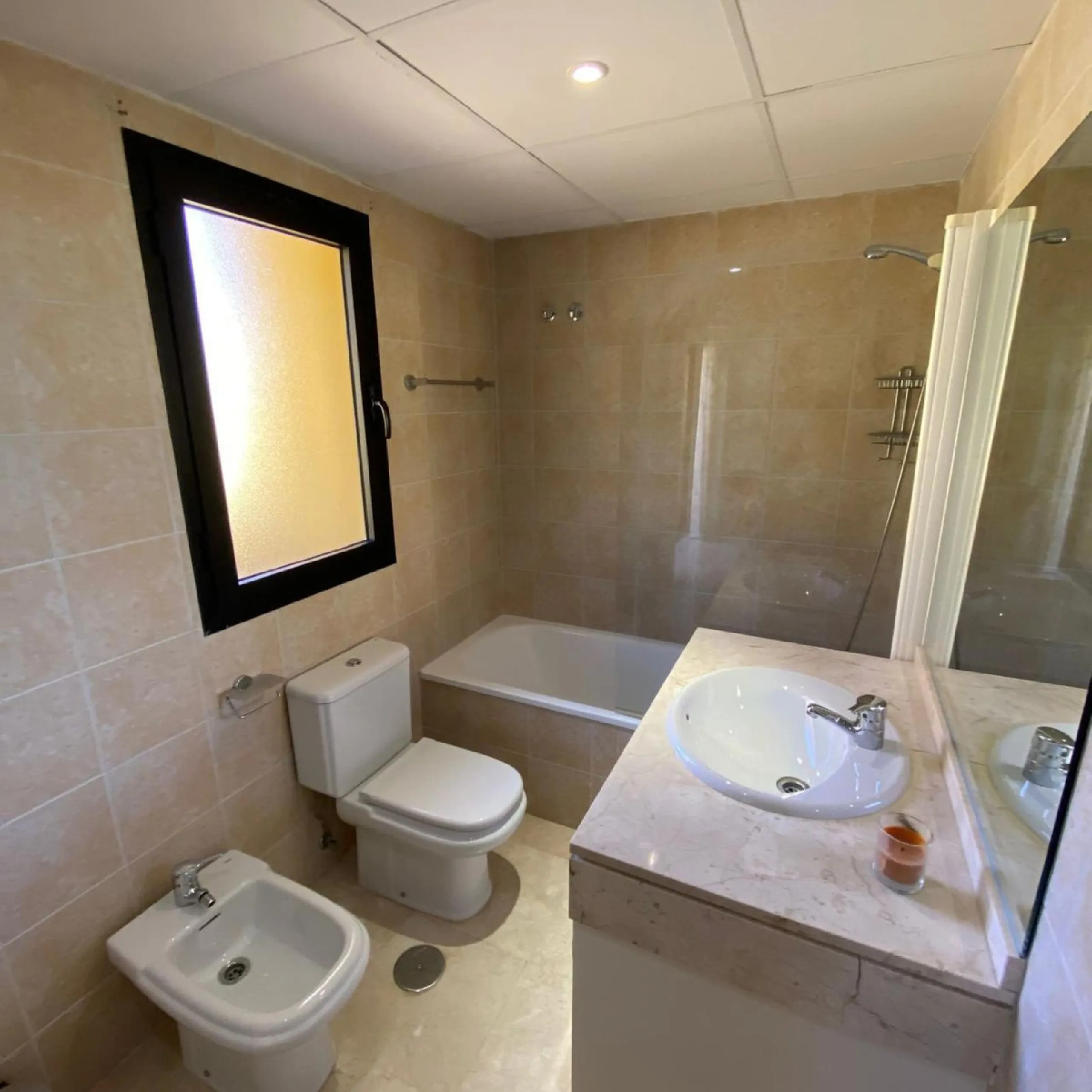 Apartment - Duplex в продаже в Estepona, Málaga. В доме 4 спален и 3 ванных комнат. Площадь дома 160 м²