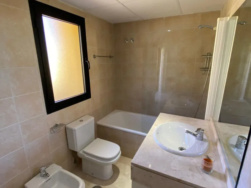 Apartment - Duplex в продаже в Estepona, Málaga. В доме 4 спален и 3 ванных комнат. Площадь дома 160 м²