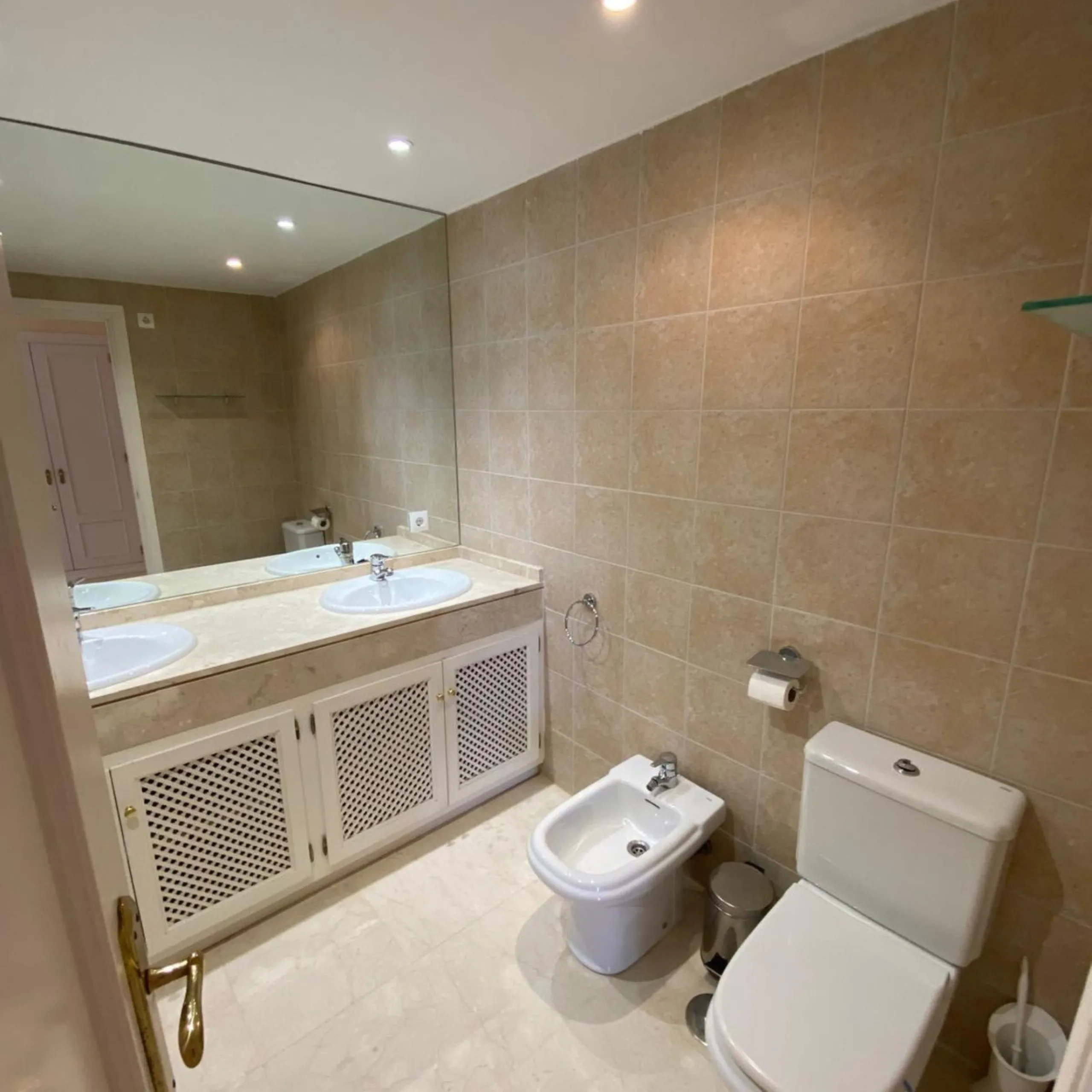 Apartment - Duplex в продаже в Estepona, Málaga. В доме 4 спален и 3 ванных комнат. Площадь дома 160 м²