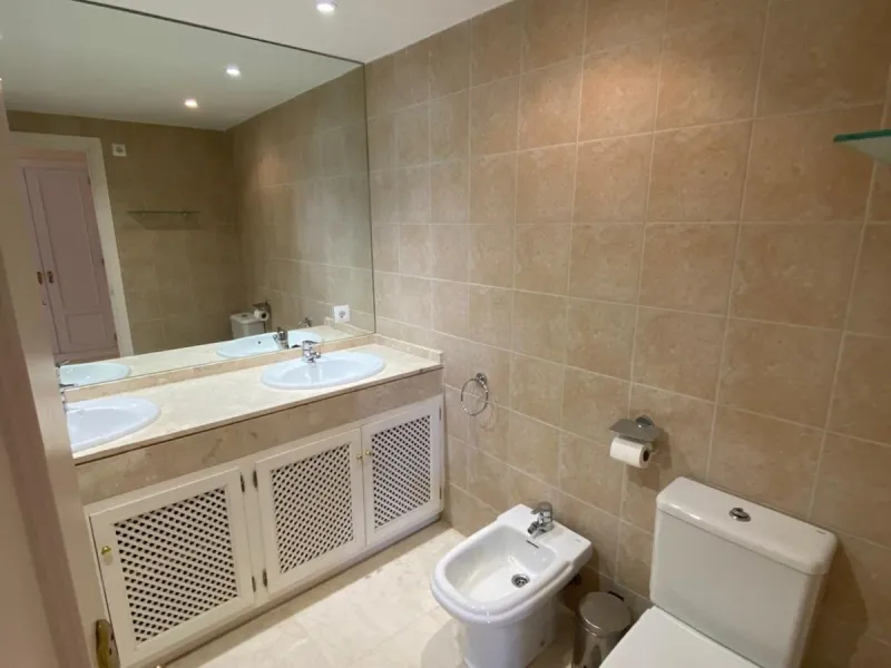 Apartment - Duplex в продаже в Estepona, Málaga. В доме 4 спален и 3 ванных комнат. Площадь дома 160 м²
