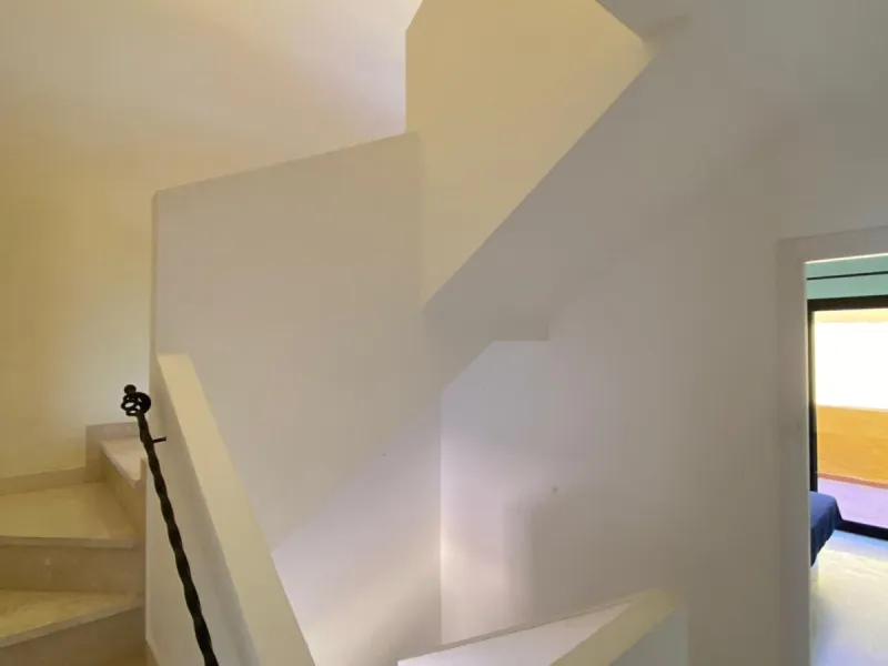 Apartment - Duplex в продаже в Estepona, Málaga. В доме 4 спален и 3 ванных комнат. Площадь дома 160 м²