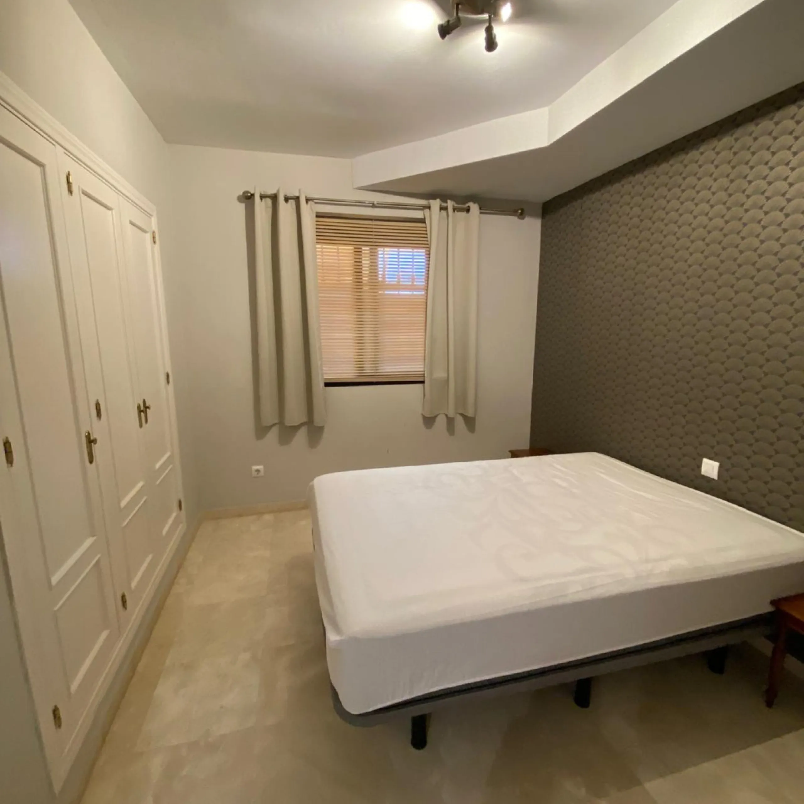 Apartment - Duplex в продаже в Estepona, Málaga. В доме 4 спален и 3 ванных комнат. Площадь дома 160 м²