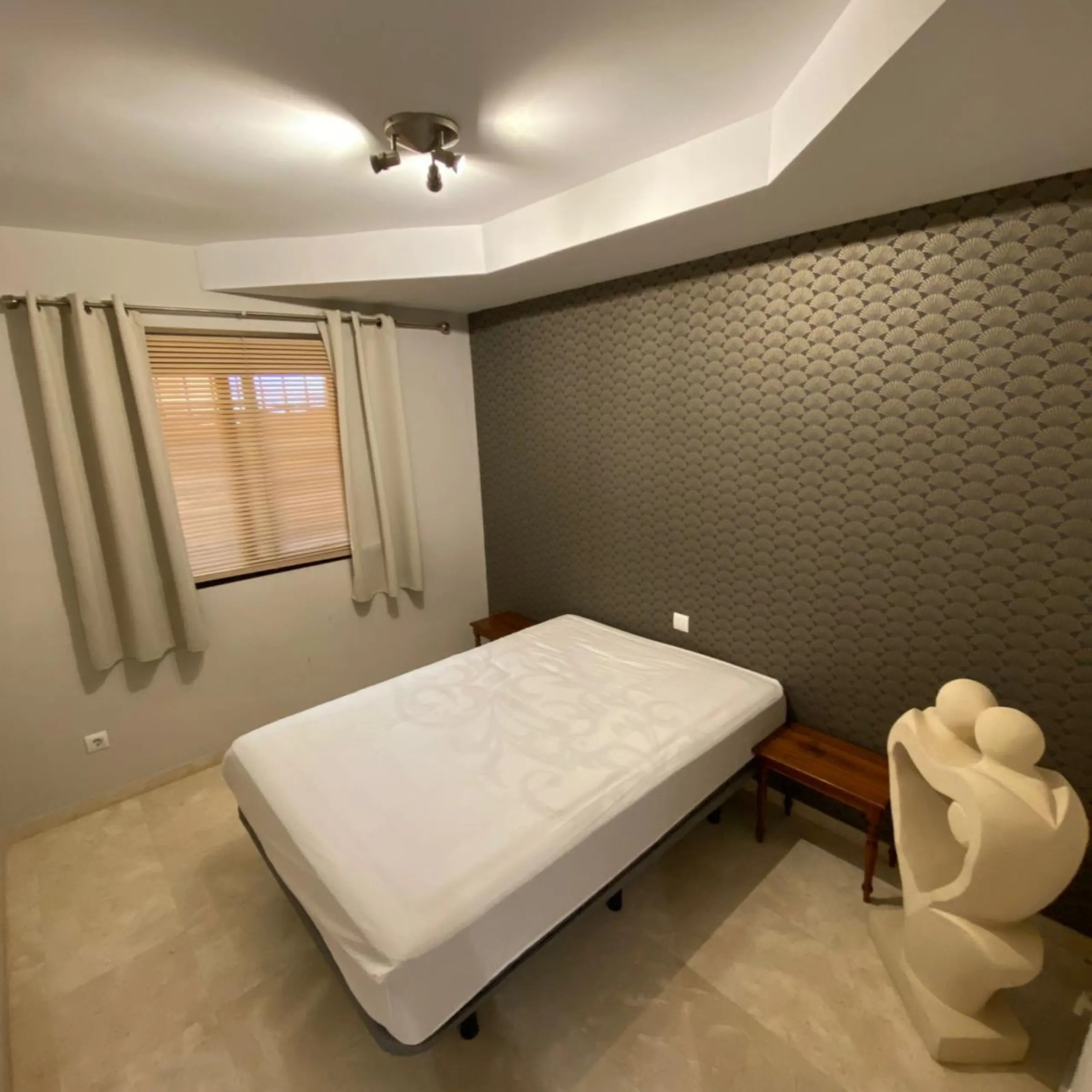 Apartment - Duplex в продаже в Estepona, Málaga. В доме 4 спален и 3 ванных комнат. Площадь дома 160 м²