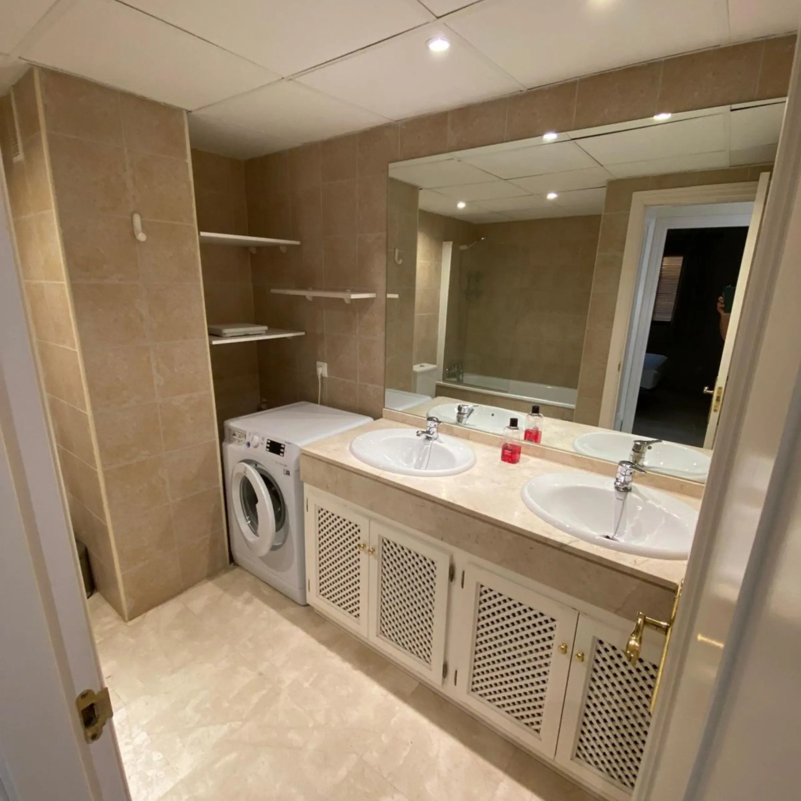 Apartment - Duplex в продаже в Estepona, Málaga. В доме 4 спален и 3 ванных комнат. Площадь дома 160 м²