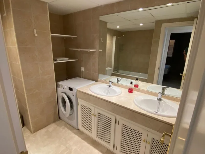 Apartment - Duplex в продаже в Estepona, Málaga. В доме 4 спален и 3 ванных комнат. Площадь дома 160 м²