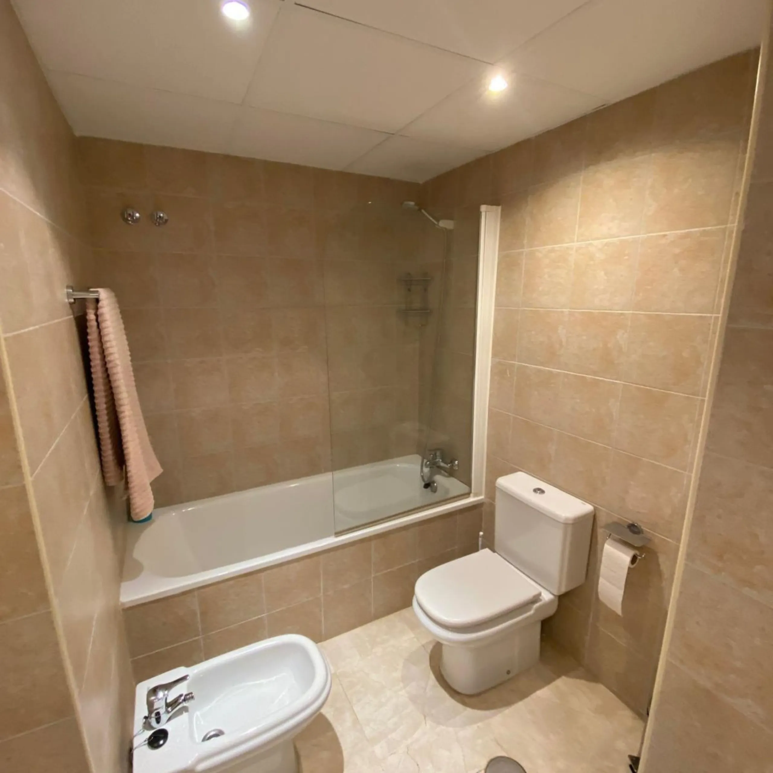 Apartment - Duplex в продаже в Estepona, Málaga. В доме 4 спален и 3 ванных комнат. Площадь дома 160 м²