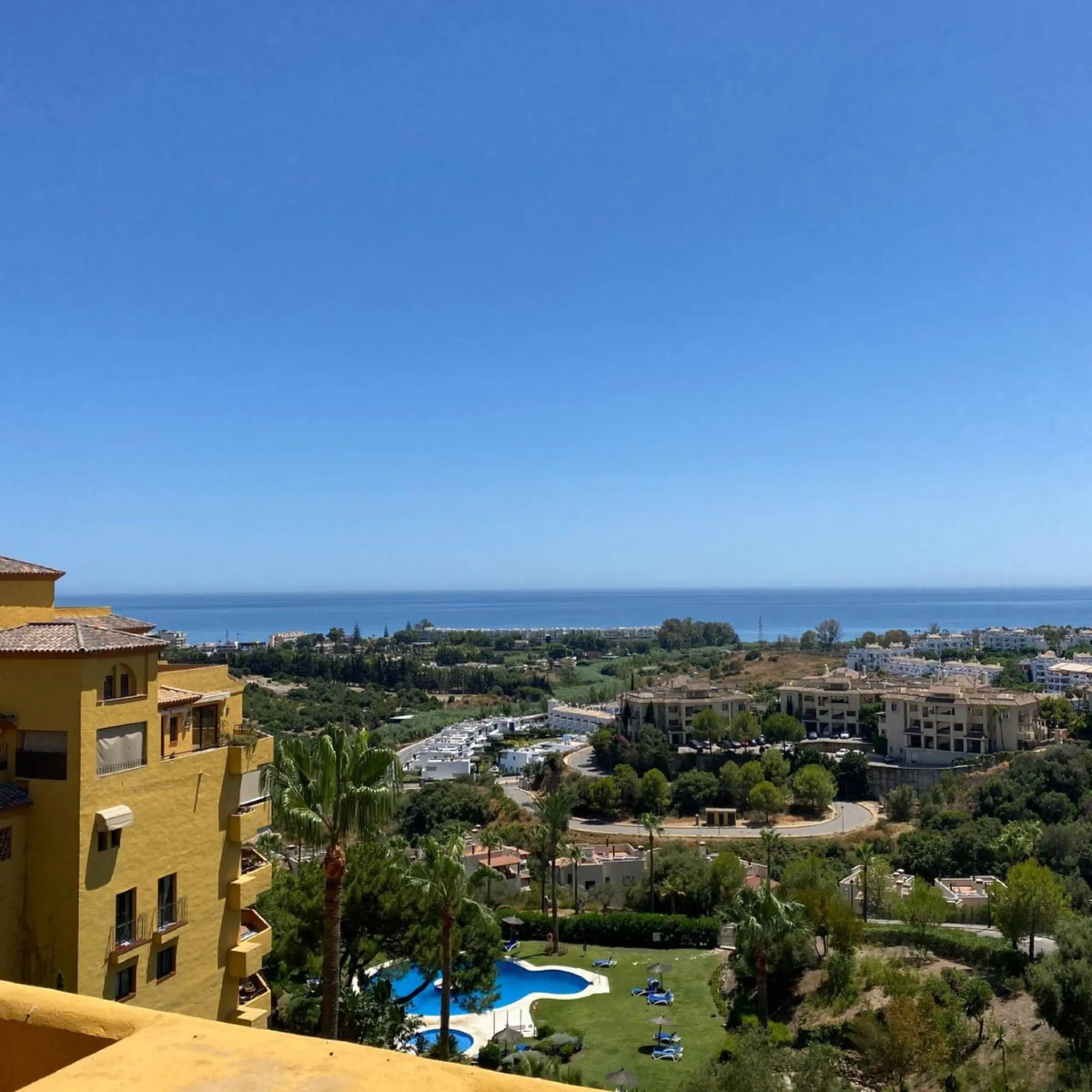 Apartment - Duplex в продаже в Estepona, Málaga. В доме 4 спален и 3 ванных комнат. Площадь дома 160 м²