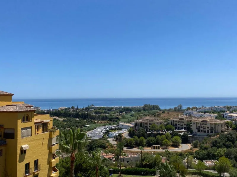Apartment - Duplex в продаже в Estepona, Málaga. В доме 4 спален и 3 ванных комнат. Площадь дома 160 м²