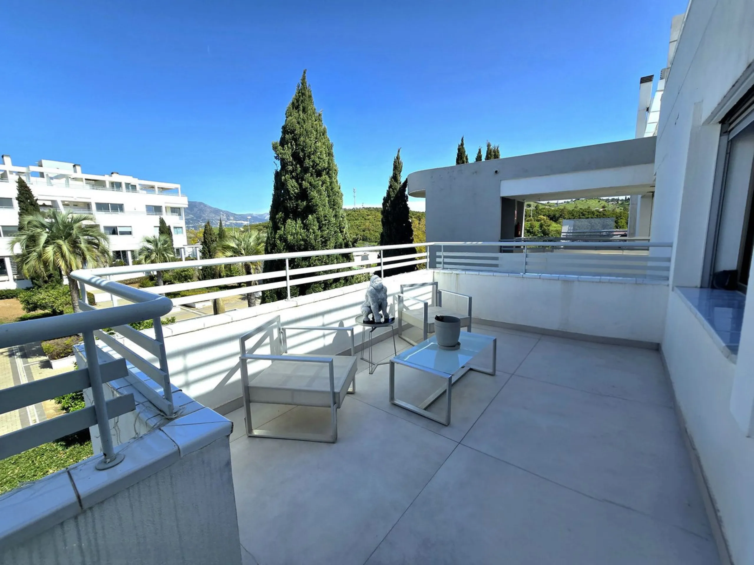 Luxury duplex penthouse with 3 terraces, private solarium and mountain views on the Costa del Sol