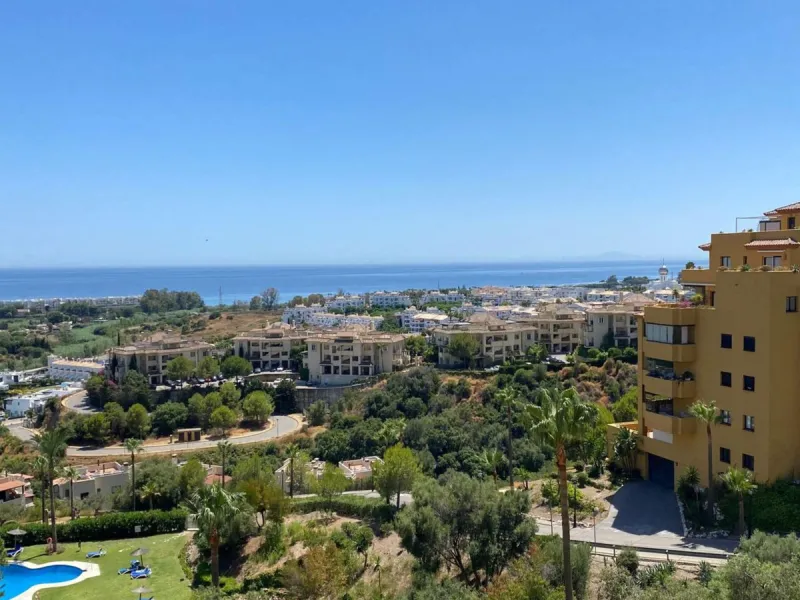 Apartment - Duplex в продаже в Estepona, Málaga. В доме 4 спален и 3 ванных комнат. Площадь дома 160 м²