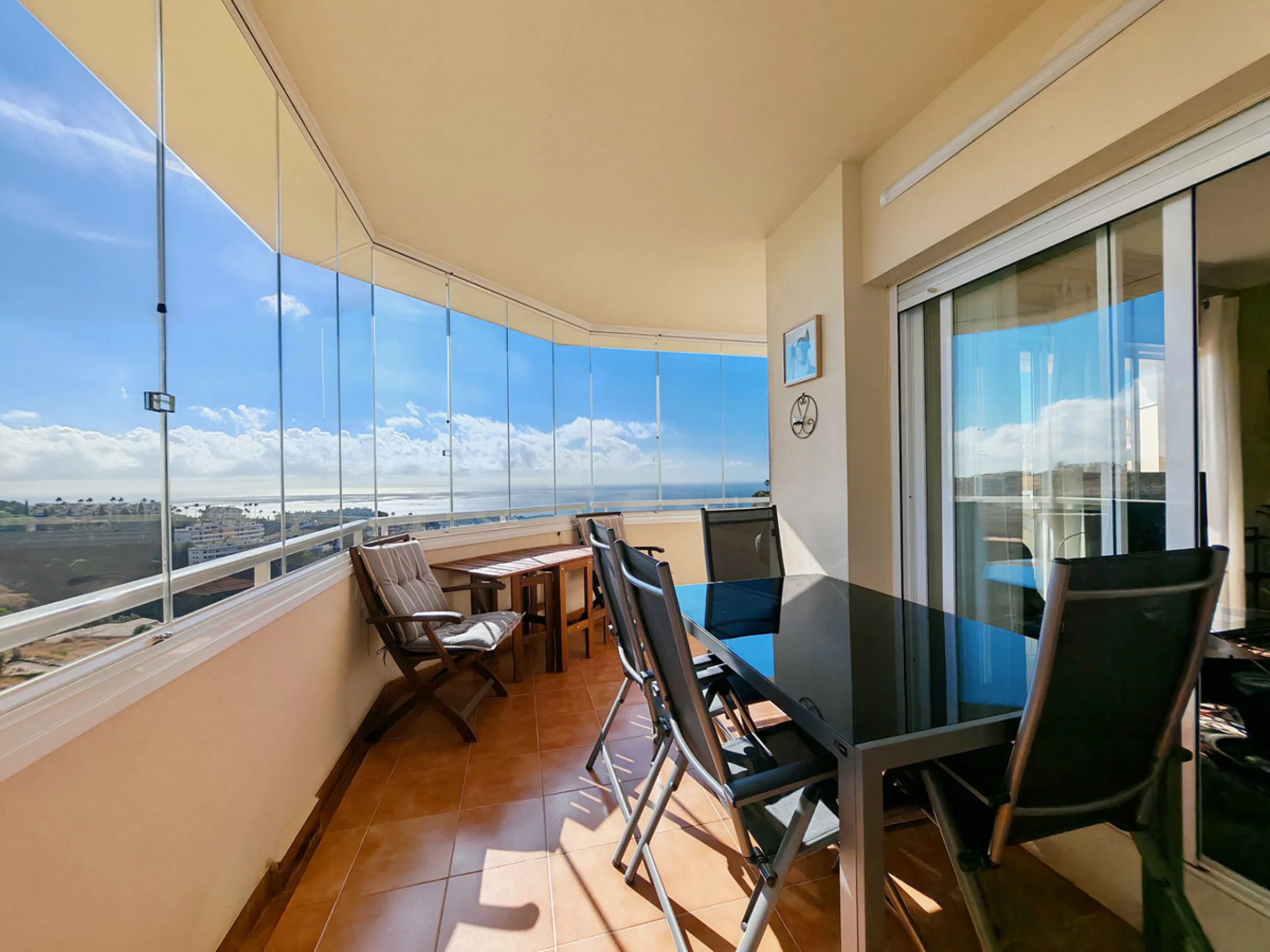 Apartment for sale in , Mijas Costa with 3 bedrooms, 2 bathrooms, 1 on suite bathroom and with orientation south, with communal swimming pool, private garage (1 parking spaces) and communal garden. Regarding property dimensions, it has 127 m² built and 27