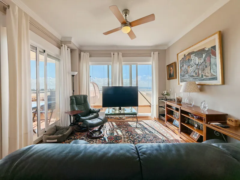 Apartment for sale in , Mijas Costa with 3 bedrooms, 2 bathrooms, 1 on suite bathroom and with orientation south, with communal swimming pool, private garage (1 parking spaces) and communal garden. Regarding property dimensions, it has 127 m² built and 27