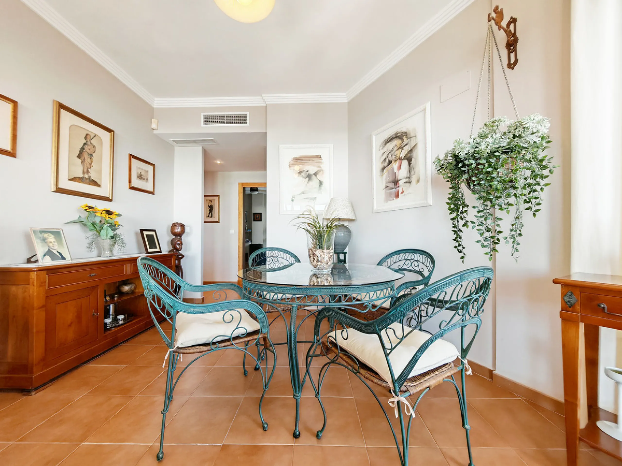 Apartment for sale in , Mijas Costa with 3 bedrooms, 2 bathrooms, 1 on suite bathroom and with orientation south, with communal swimming pool, private garage (1 parking spaces) and communal garden. Regarding property dimensions, it has 127 m² built and 27